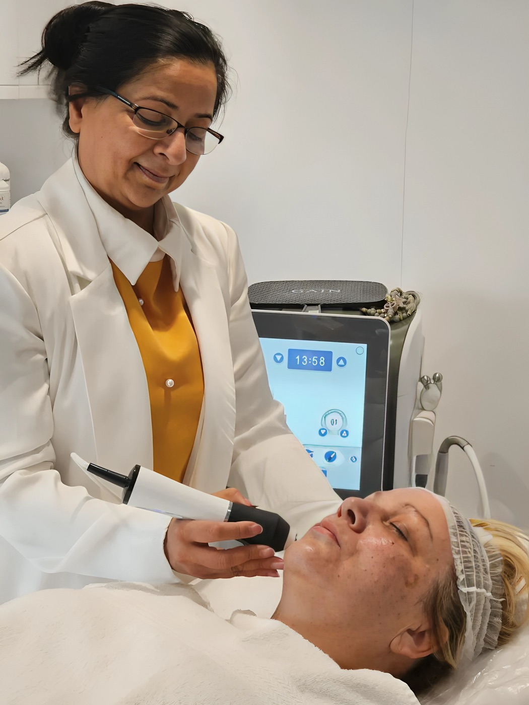 Dr Vineeta Rajeev treating a patient in her clinic